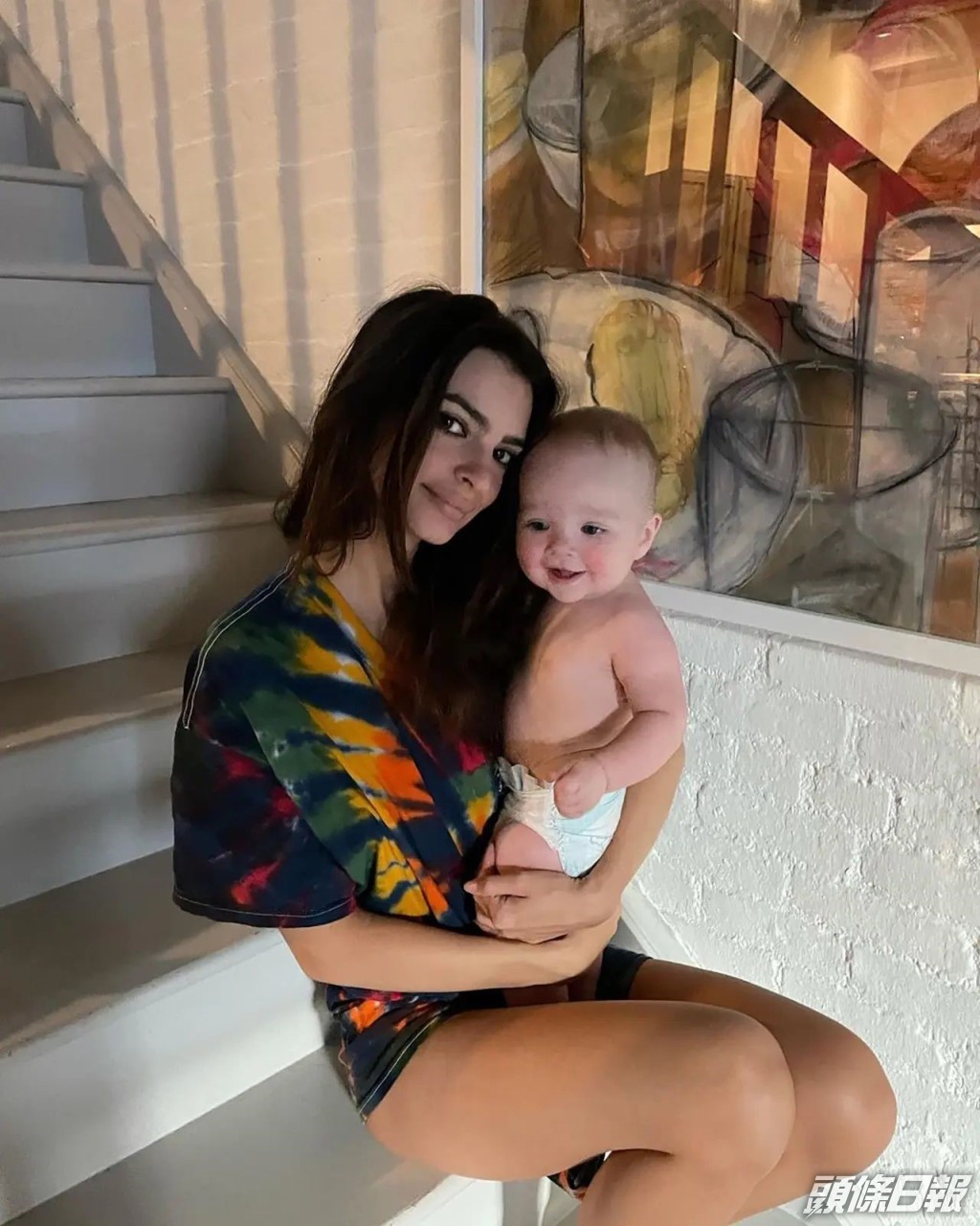 Emily去年誕下兒子。